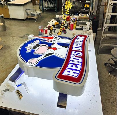 カスタマイズされたカラーLED金属展示ライトボックスとダブルサイドアクリルサインディスプレイ