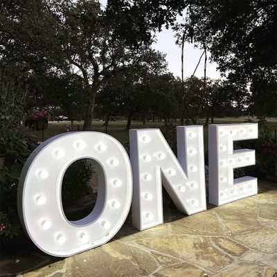 パーティーの LED 誕生日番号 大きな LED ライト 28C イベントの飾り付けのためのマーキーレター