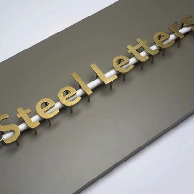 外部用 スタッドレスタイヤの LED 標識