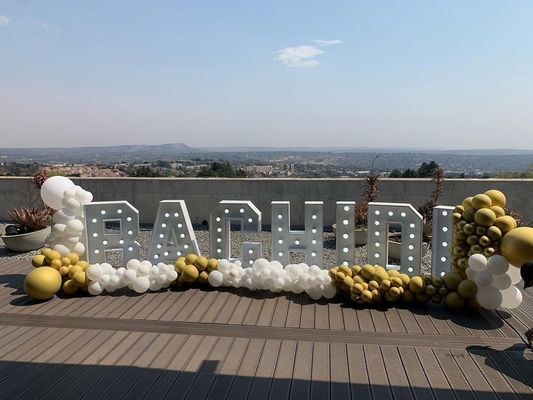 オーダーメイド サイズ 4 フィート LED 電球 結婚式の飾り付けのための手紙 マークイ夫妻の手紙