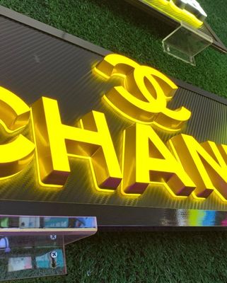 オーダーメイド 3D ステンレス スチール 文字 サイン ロゴ ゴールド シグネージ 雪 屋外 店舗 フロント 28C