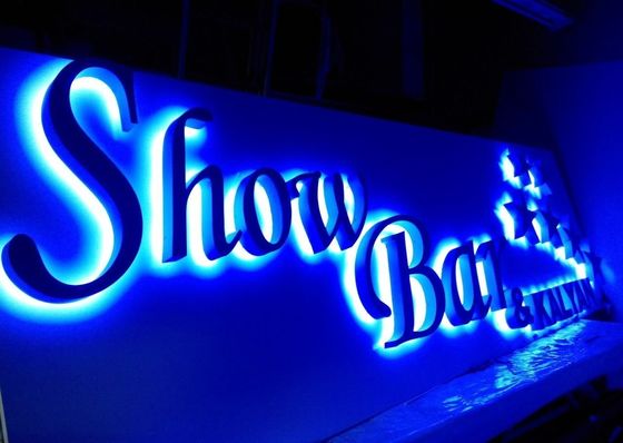 シグネージ バックライト ロゴ 柔らかい暖かい白い光付きのLED文字