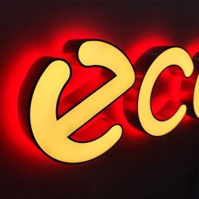 多彩の照明ロゴ付きの LED アクリル 双面掲示板